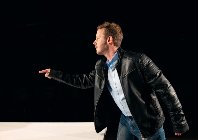 Tartuffe – jelenet a Kolibri Pince előadásából