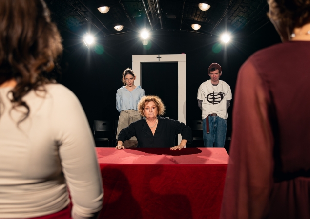 Tartuffe – jelenet a Kolibri Pince előadásából